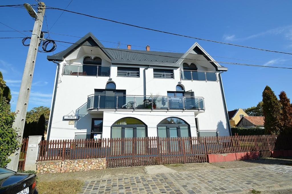 Hotel Nora Ház Hajdúszoboszló Exterior foto